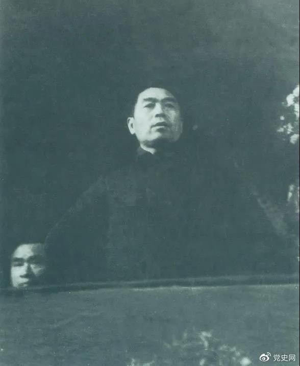 圖為（wéi）周恩來在（zài）中國共產黨第七次全國代表大會上發言。.png