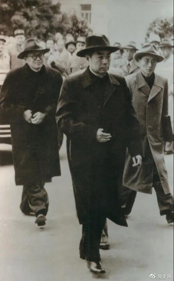 1954年4月26日，日內瓦會議開幕。圖為周恩來率中國代表團進入會場。.png